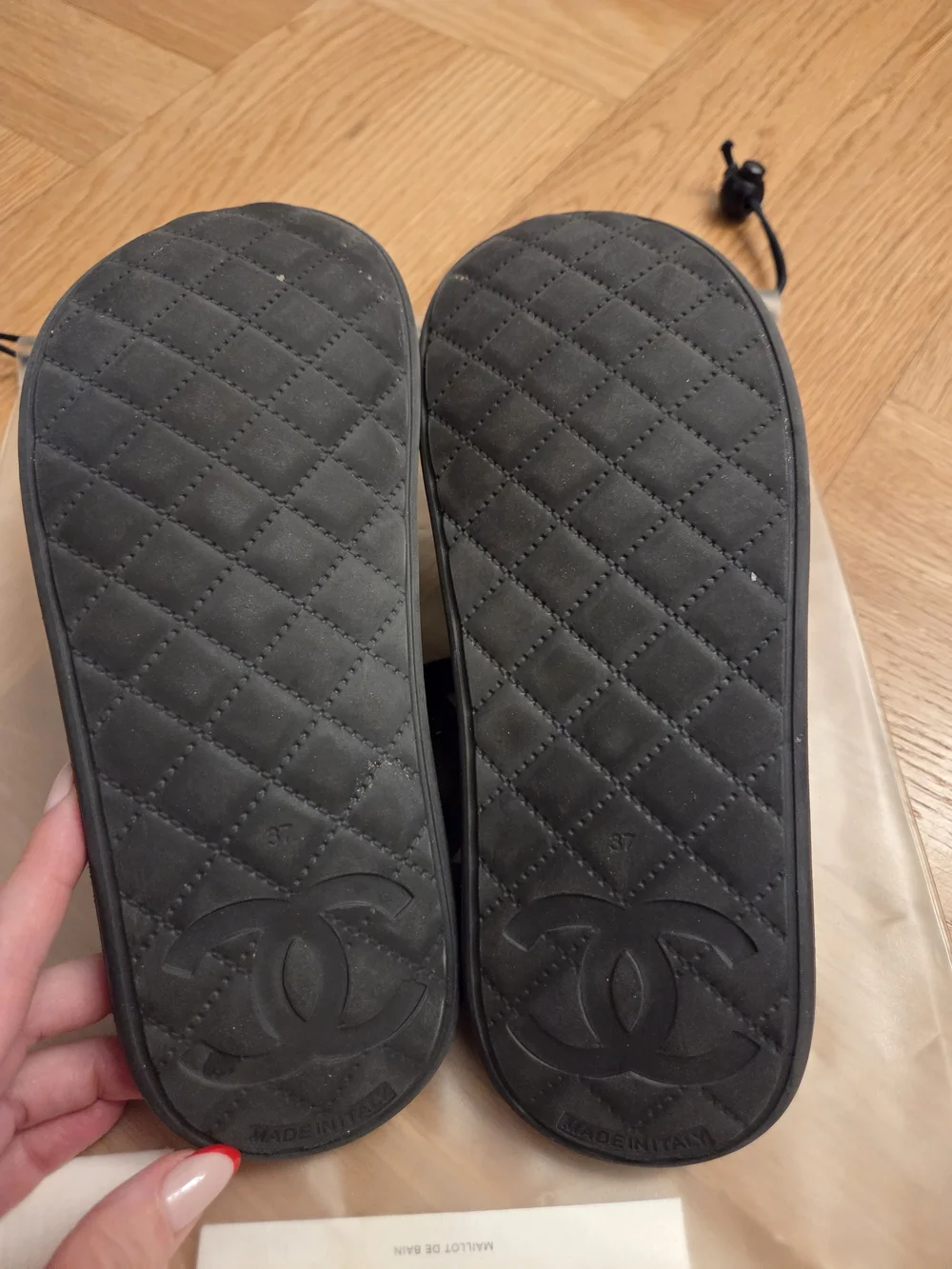 CHANEL classic slide